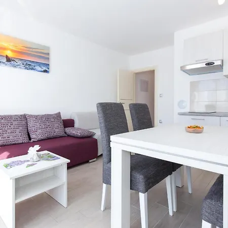 公寓 1 Bedroom In Krk 克尔克